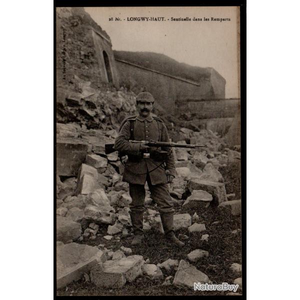 CPA - LONGWY HAUT Sentinelle dans les Remparts N�0013