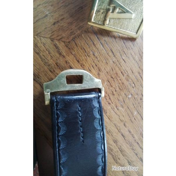 Attache pour boucle ceinturon militaire