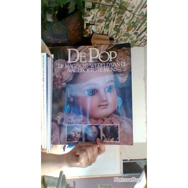 De pop de magische wereld van de nagebootste mens -