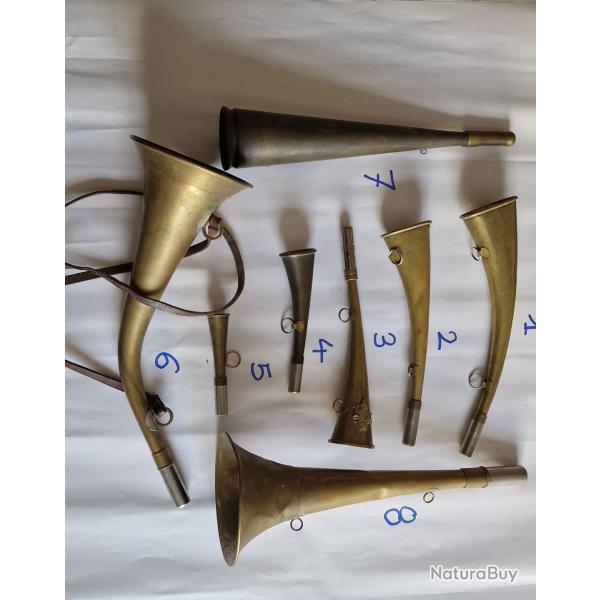 LOT de 8 cornes de chasse indissociable de diffrentes marques