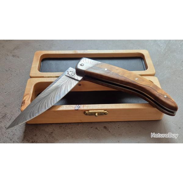 Couteau d'art en olivier et damas plume