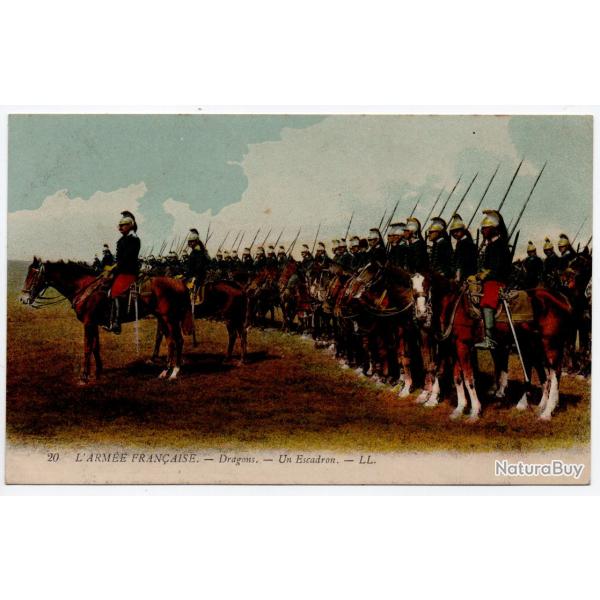 CPA - Militaires -  L`Arm�e Fran�aise, Dragons, Un Escadron N�0031