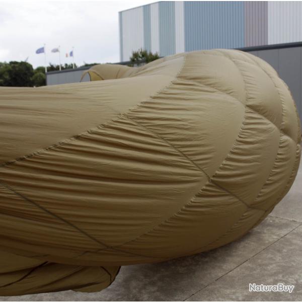 Voilure de parachute beige