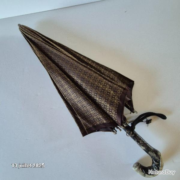 Parapluie de soleil autrichien du si�cle dernier , donc ancien                                     I