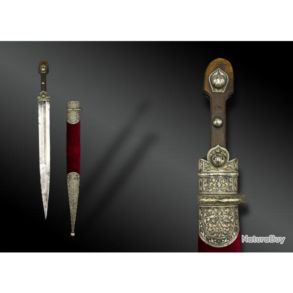 POIGNARD appel� Kindjal en argent niell� - Caucase, Nord du Daghestan - XIX�me si�cle