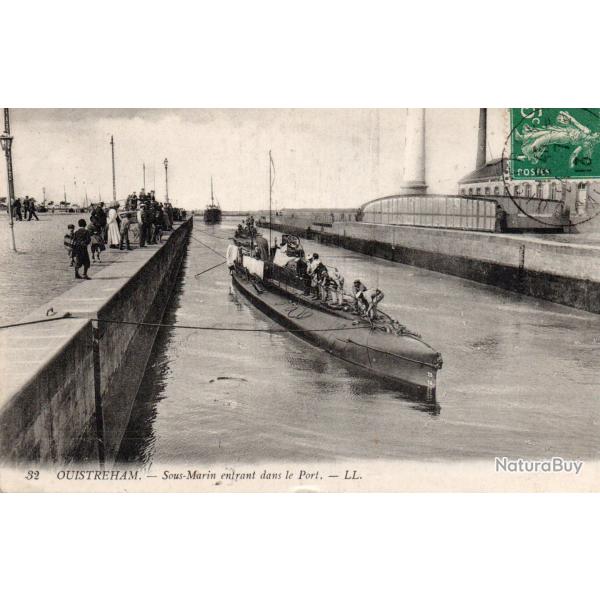 Carte postale Ouistreham Sous-Marin entrant dans le Port -N�3921
