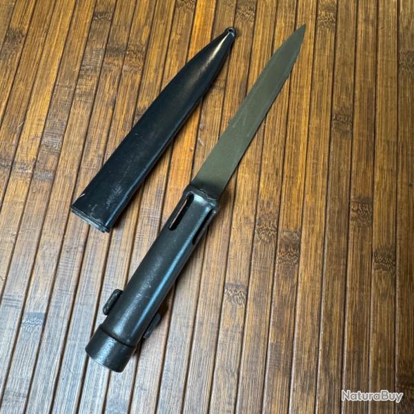BAONNETTE FAL AVEC FOURREAU TRS BON TAT