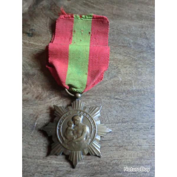 m�daille famille francaise