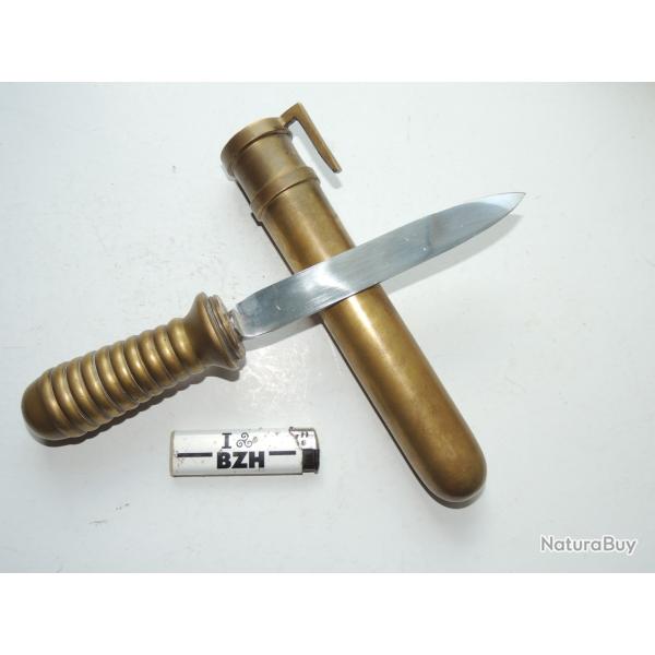 SCAPHANDRIER PIED LOURD / JOLI POIGNARD DE TRAVAIL
