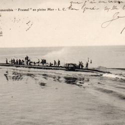 CPA - Marine de Guerre - Le Submersible " Fresnel " en pleine Mer  N&deg;3999