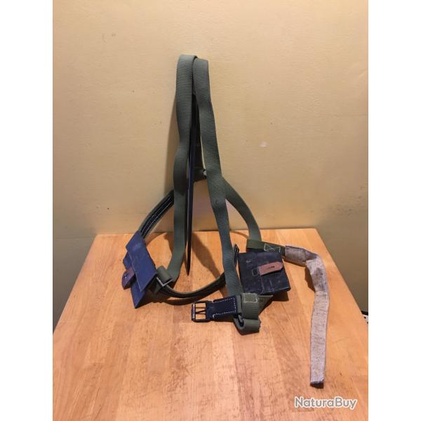 brelage URSS modele 35 , ceinturon et brelage et foureau en repro , baionnette et pochettes WW2