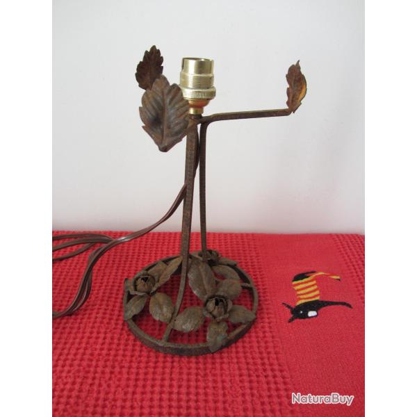Pied de lampe en fer forg� 1920-1930