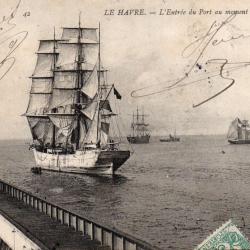 CPA- Marine  - LE HAVRE - LEntree du Port au moment de la Maree N&deg;4032