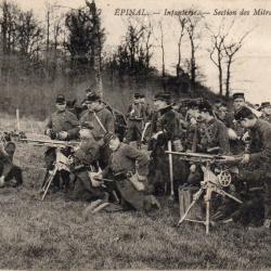 CPA - EPINAL Infanterie Section de Mitrailleuses  - N&deg;4048