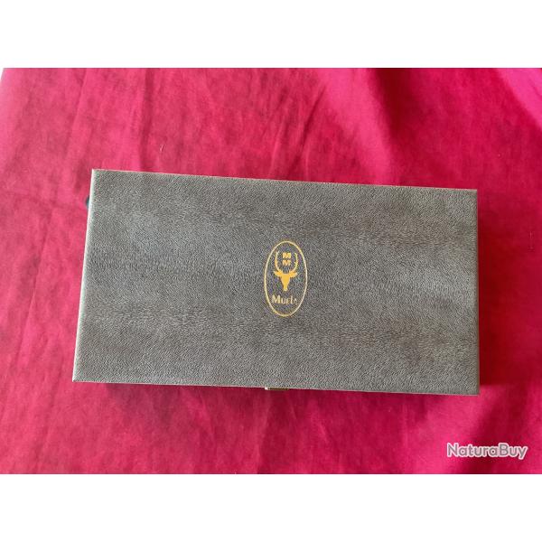 Coffret pour poignards ou autres Muela, pas de prix de r�serve.