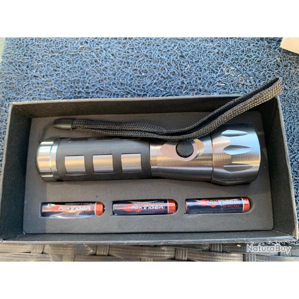 Lampe multi leds en aluminium avec pile et dragone dans coffret cadeau