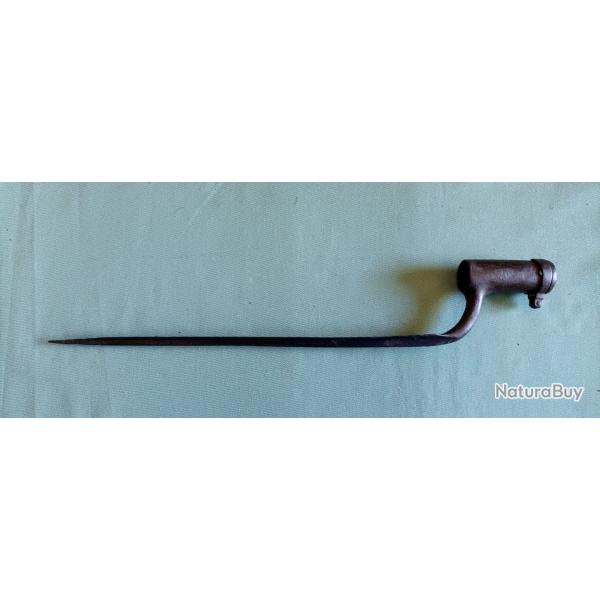 Une Ancienne Ba�onnette douille du 18ieme