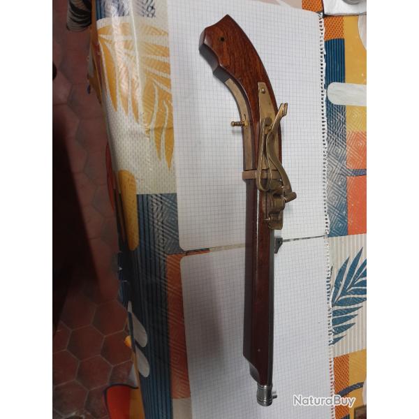 PISTOLET A MECHE CALIBRE 36