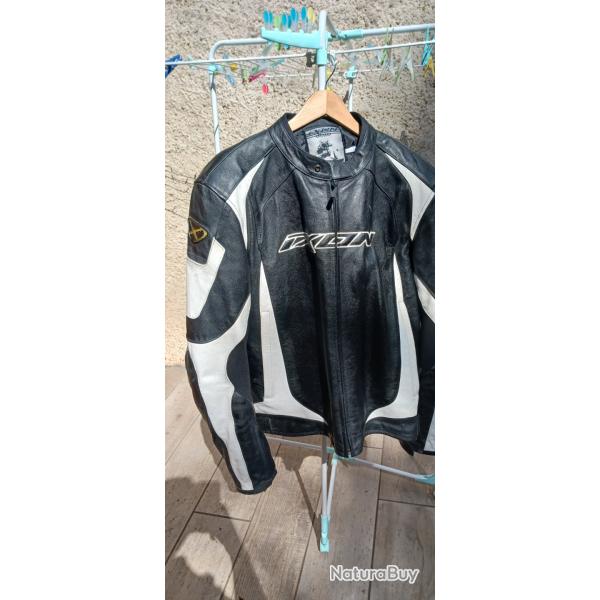 Blouson moto IXON cuir bon �tat Avec sa doublure hiver