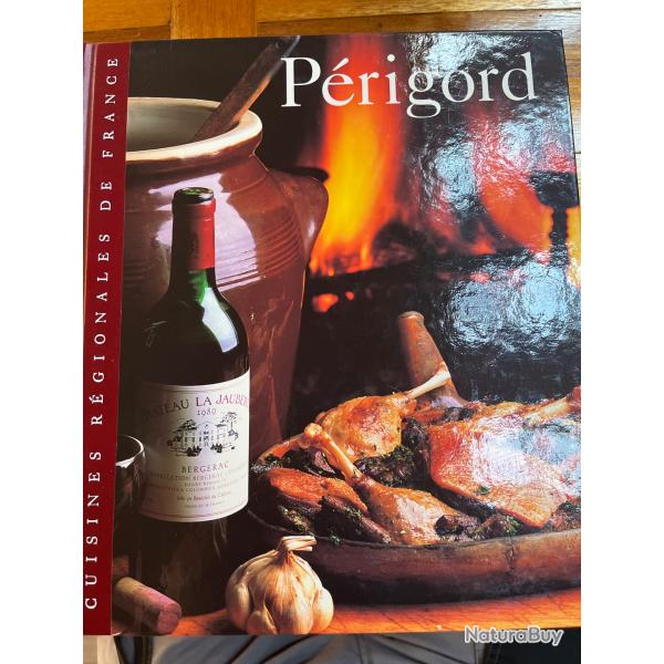 Lot 3 livres de cuisine ��cuisine r�gionale�Mise � prix sans r�serve.