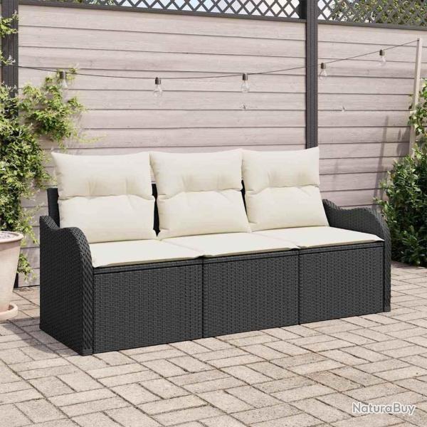 Ensemble de sofa de jardin , 3 pi�ces, avec des coussins noirs en poly rotin.