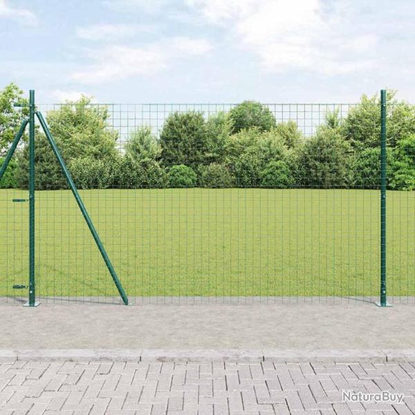 Cl�ture Euro avec 7 poteaux flang�s 1,5x10 m en acier galvanis�.