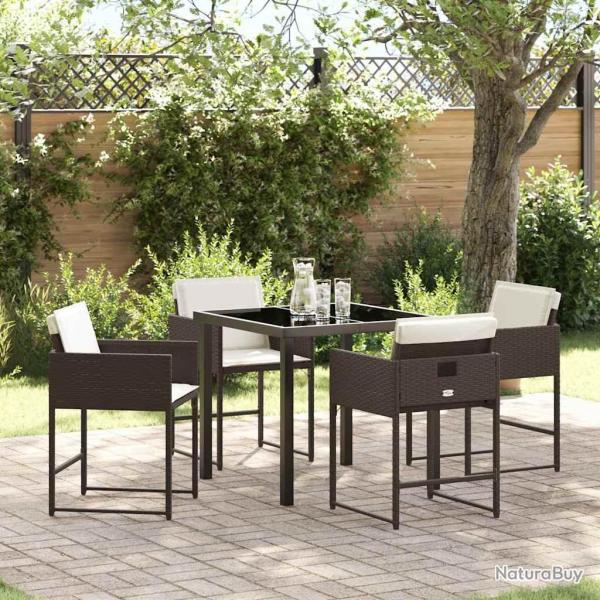 Ensemble de salle � manger de jardin 5 pi�ces avec coussins en poly rotin marron.