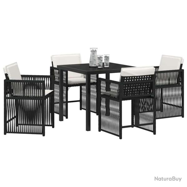 Ensemble de jardin 5 pi�ces avec des coussins noirs en poly rattan.
