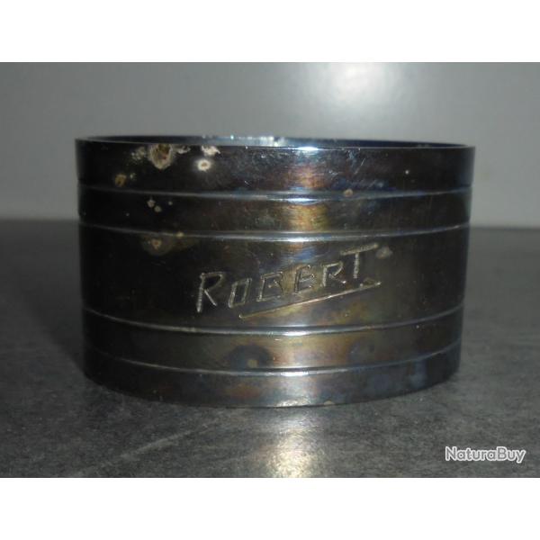 ANCIEN ROND DE SERVIETTE en M�TAL ARGENT� ATTITR� � " ROBERT "