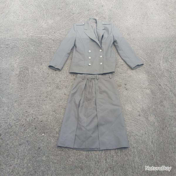 Tenue militaire femme