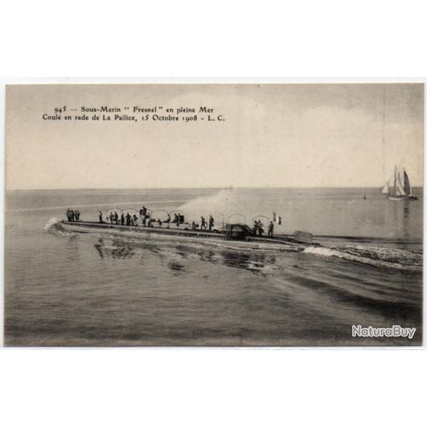 CPA - Marine de Guerre  - Sous - Marin " Fresnel " en pleine Mer   N�1115