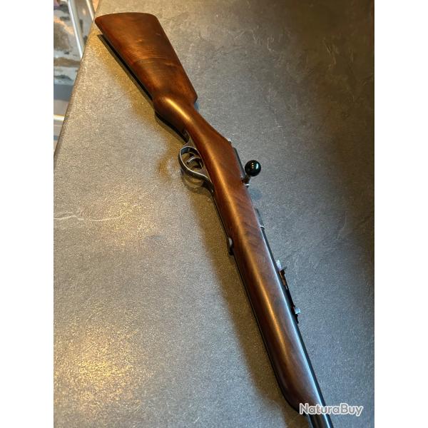 Carabine Humbert � verrou, 22LR canon ray�, crosse en noyer Excellent �tat g�n�ral tire bien. Cat C.
