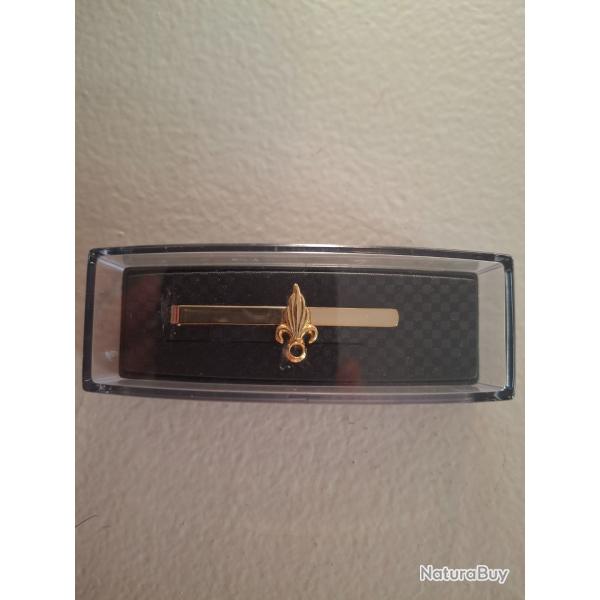 Pince cravate l�gion �trang�re