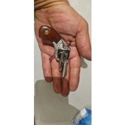 Micro Revolver bulldog de poche cal.22court ou bosquette.