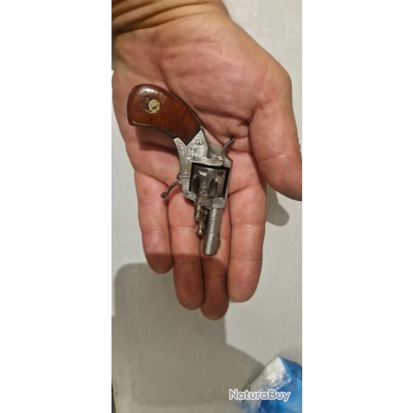 Micro Revolver bulldog de poche cal.22court ou bosquette.