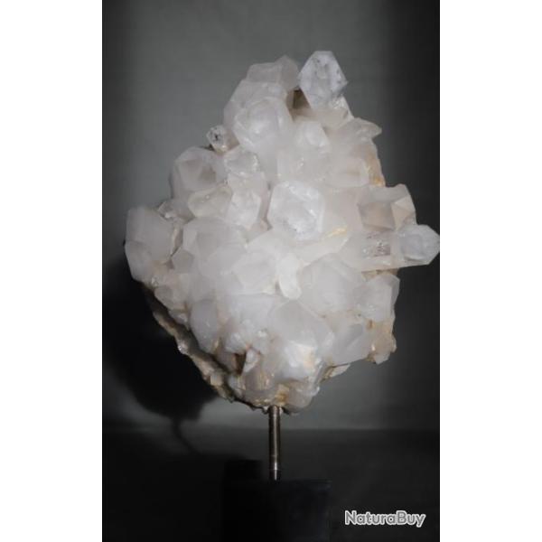 Important bloc de cristaux de roche mont� sur socle (environ 10kg)