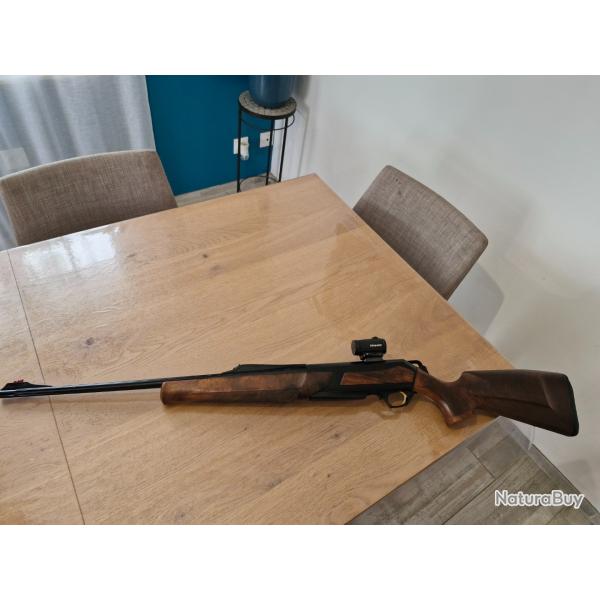 Carabine 300 maral avec point rouge aimpoint h-1