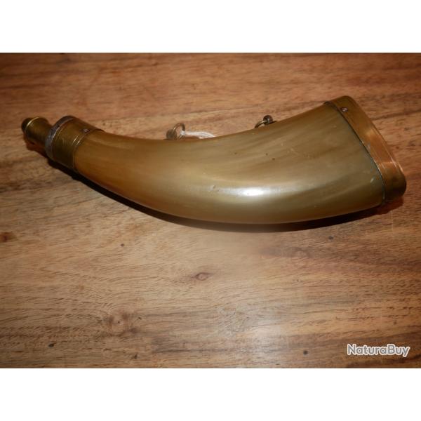 Poire � poudre ancienne petit format en corne fonctionnel
