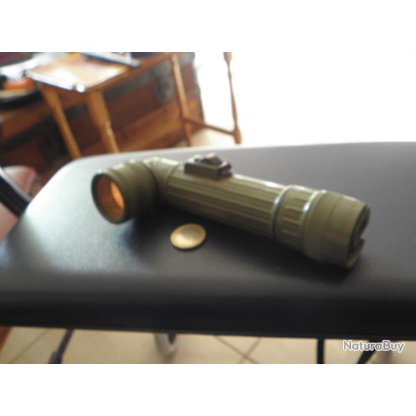 lampe de poche militaire de style Fulton