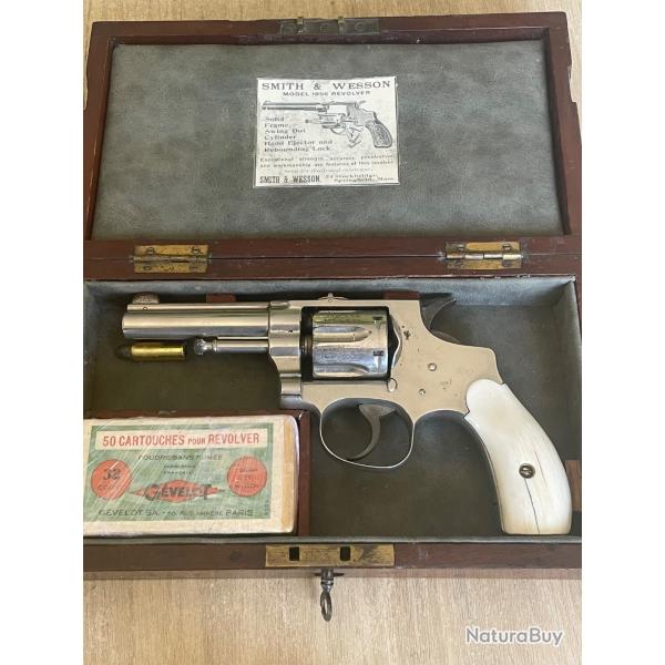 SPLENDIDE SMITH & WESSON HAND EJECTOR PLAQUETTES IVOIRE CAL 32 SWL
