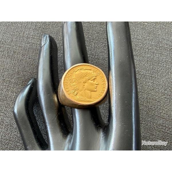 Ancienne chevali�re en or massif 18 carats avec pi�ce 20 francs Marianne - bague homme - t.66