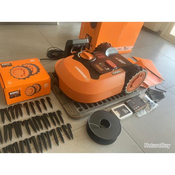 Robot tondeuse connect� WORX LANDROID - Jusqu'� 700m� - WR142E - M700