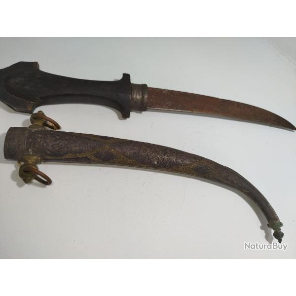 V�ritable ancien poignard berb�re en laiton manche bois