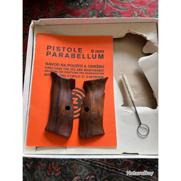 CZ mod�le 75 - Plaquettes en bois et bo�te d'origine