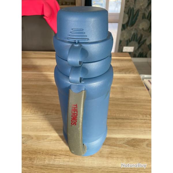 Bouteille marque Thermos 1 litre avec tasses