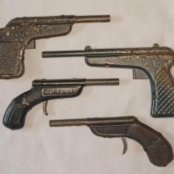 Ensemble de 4 pistolet &agrave; fl&eacute;chettes en t&ocirc;le vintage