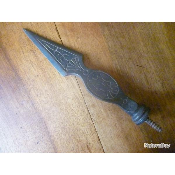 Pointe , t�te de hallebarde en m�tal