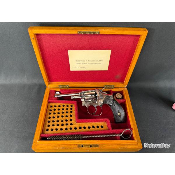 MAGNIFIQUE S&W LADYSMITH FIRST MODEL calibre 22 long en boite d'origine