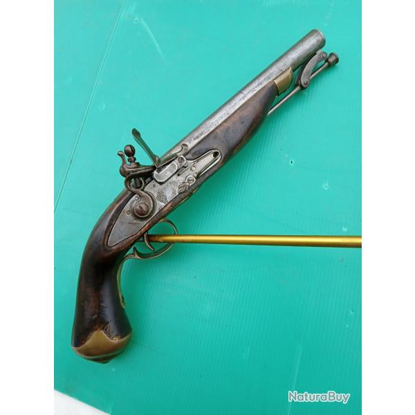 ANCIENNE REPRODUCTION D UN PISTOLET A SILEX  "  TOWER  GR  AVEC SES POINCONS "  .