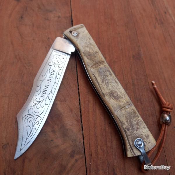 Joli et unique Couteau DOUKDOUK Manche en Peau de Ventre de CROCO